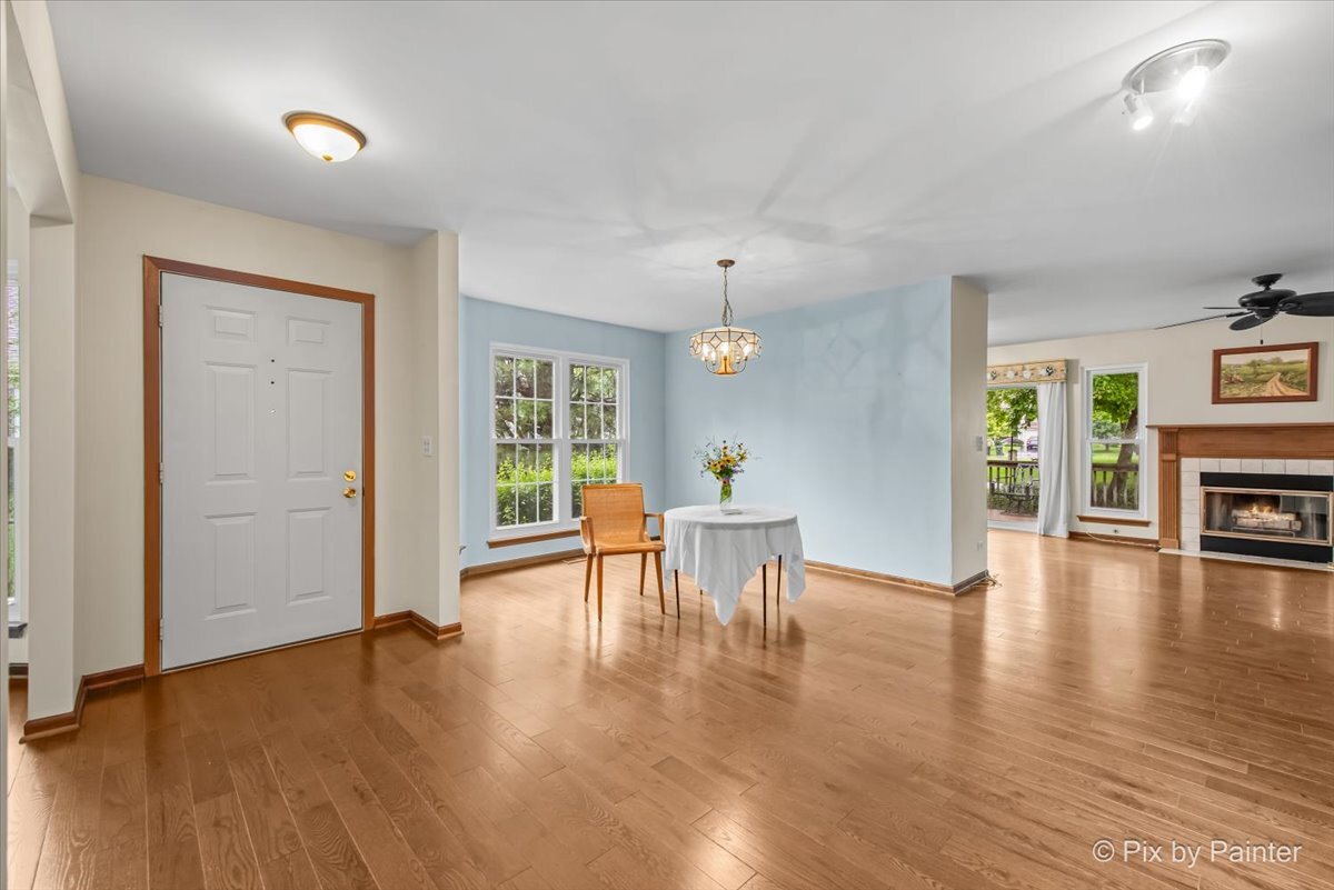1079 Ridgefield Circle, Carol Stream, IL 60188