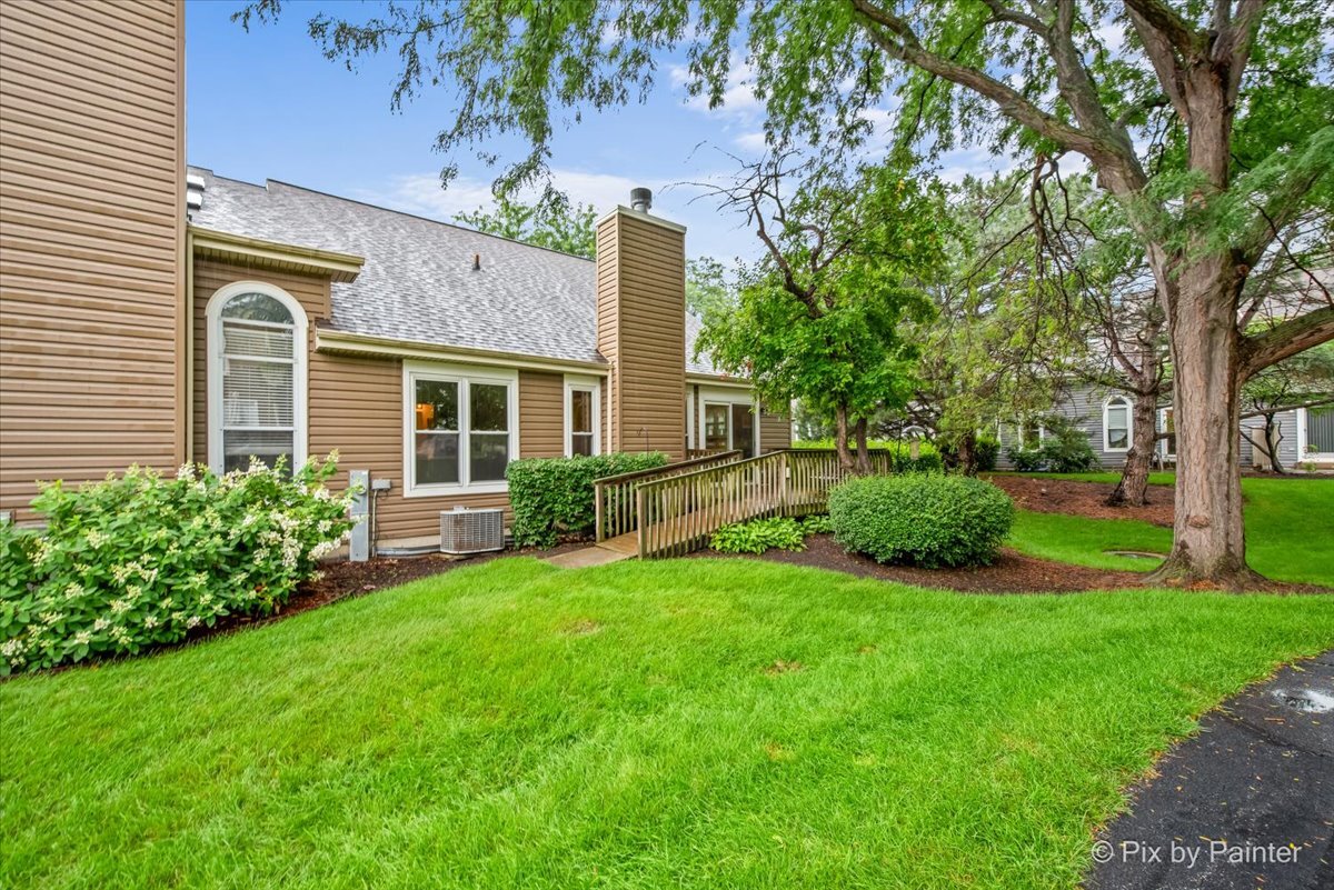 1079 Ridgefield Circle, Carol Stream, IL 60188