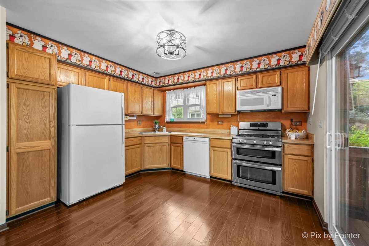 1079 Ridgefield Circle, Carol Stream, IL 60188