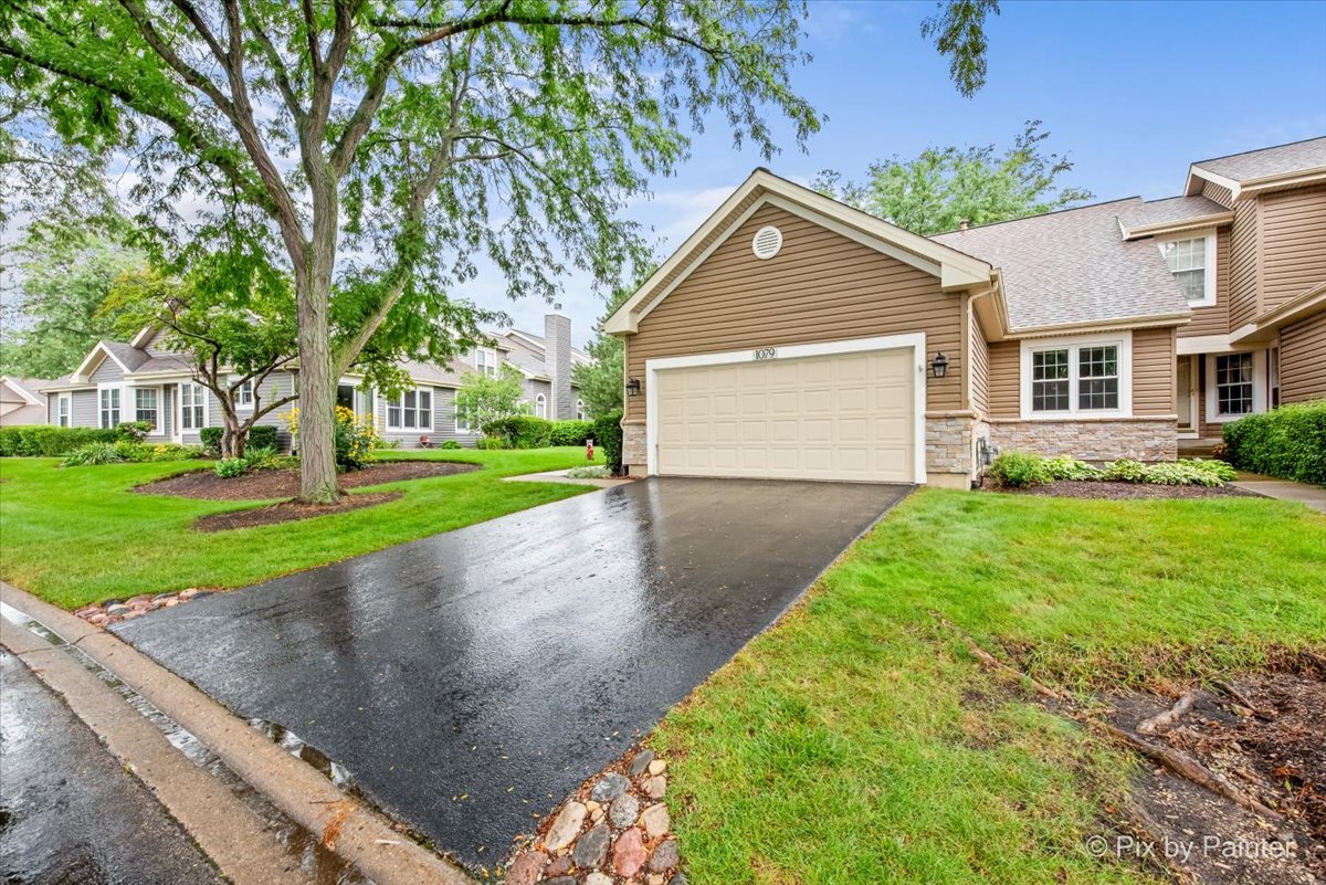 1079 Ridgefield Circle, Carol Stream, IL 60188
