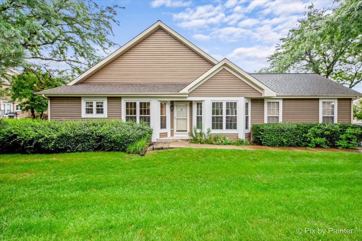 1079 Ridgefield Circle, Carol Stream, IL 60188