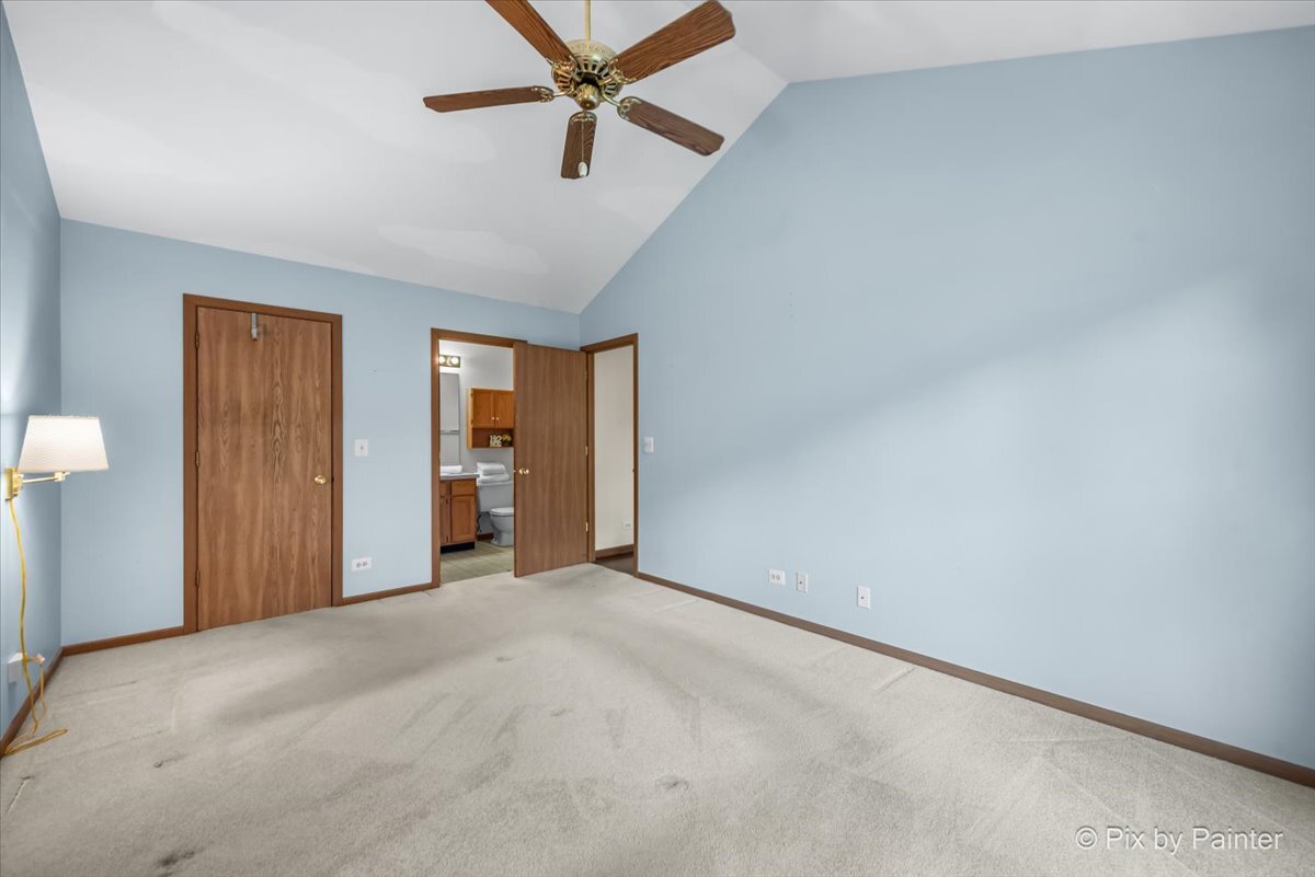 1079 Ridgefield Circle, Carol Stream, IL 60188