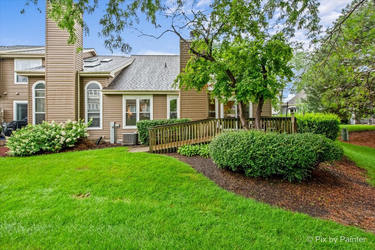 1079 Ridgefield Circle, Carol Stream, IL 60188