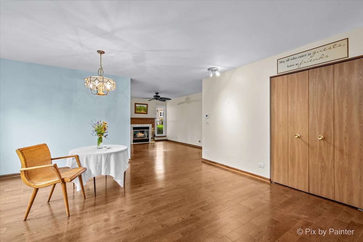1079 Ridgefield Circle, Carol Stream, IL 60188