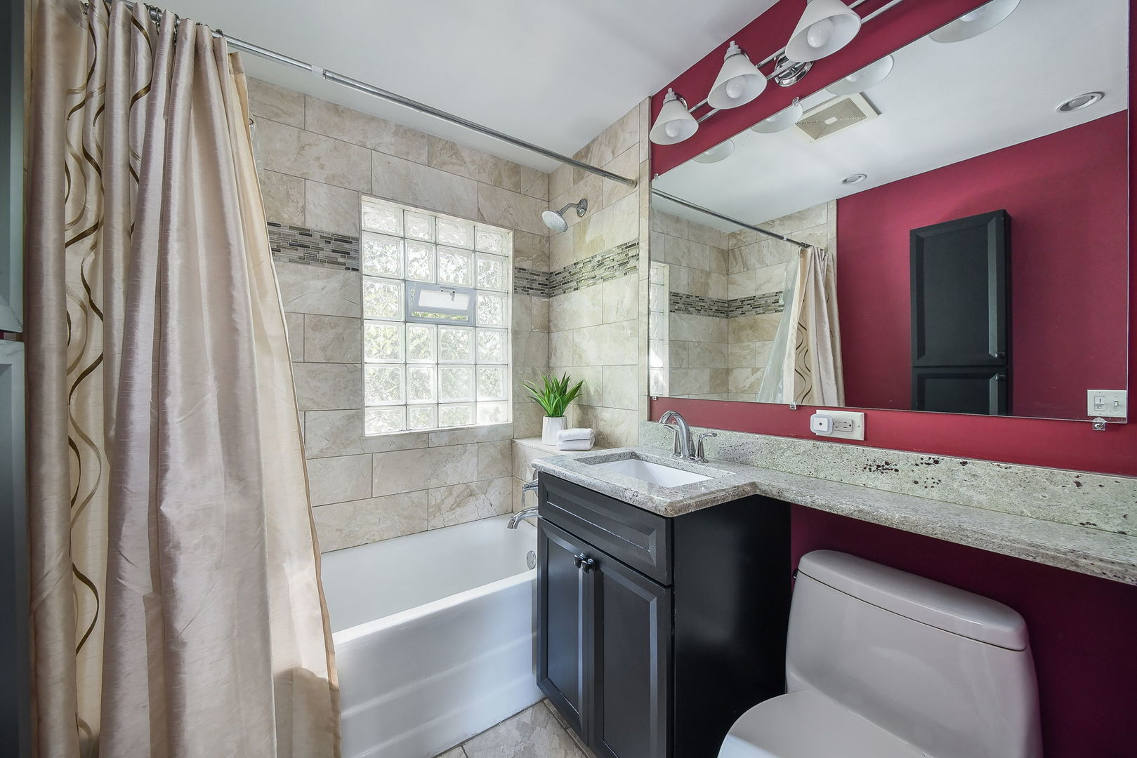 315 W Oak Avenue, Wheaton, IL 60187