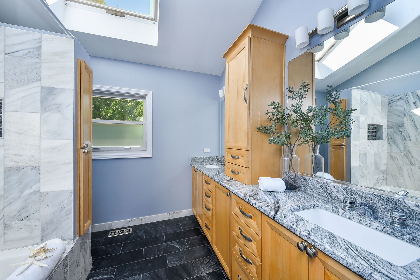315 W Oak Avenue, Wheaton, IL 60187