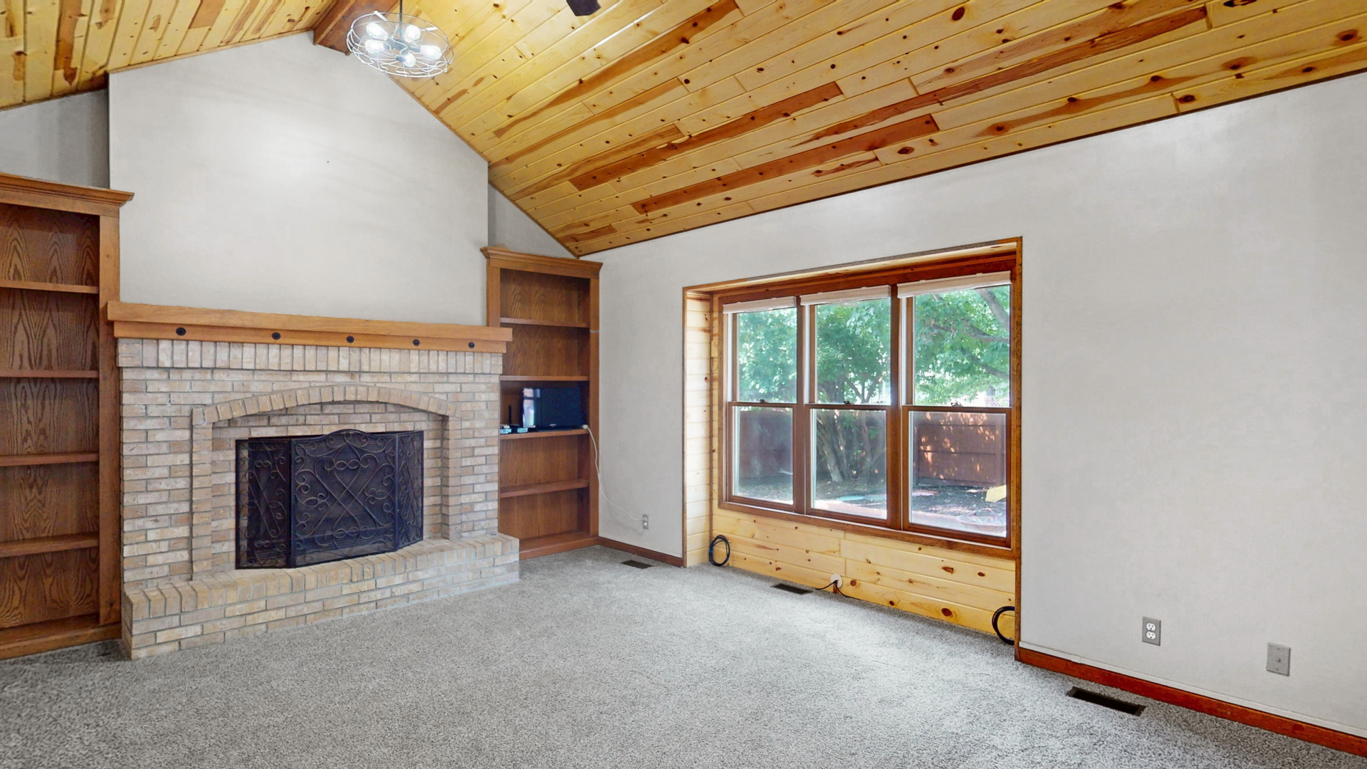 405 Oakwood Street, Yorkville, IL 60560