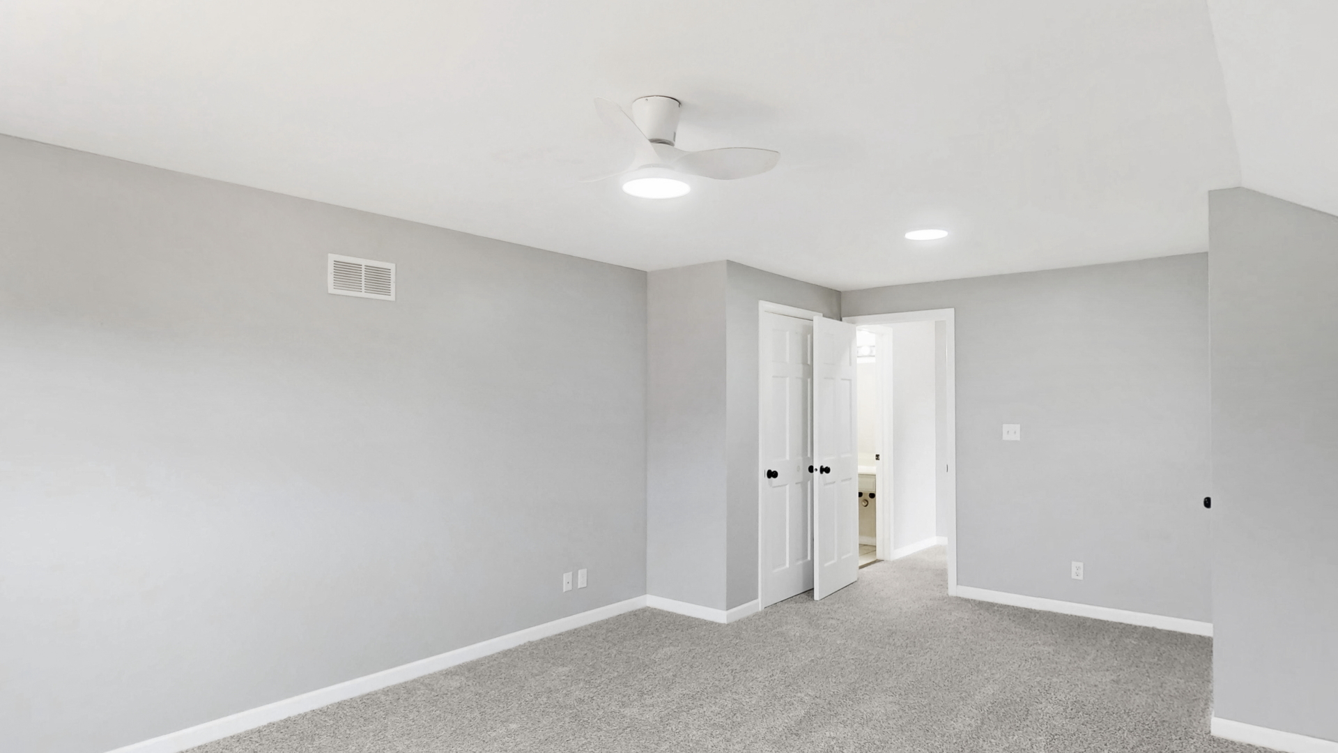 405 Oakwood Street, Yorkville, IL 60560