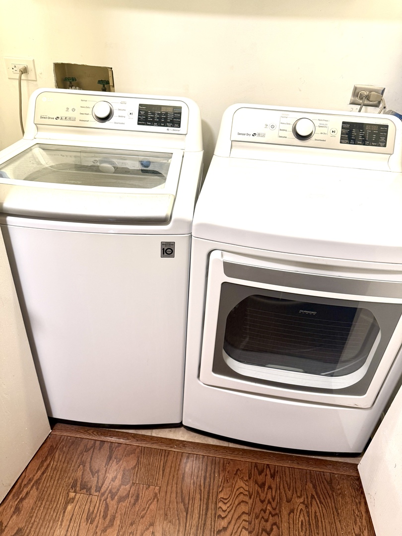 1 CHAUCER Lane #B, Streamwood, IL 60107