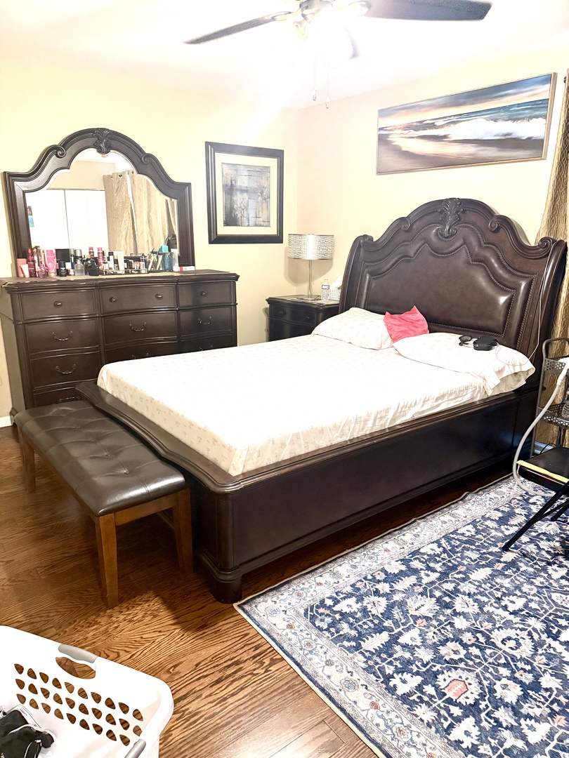 1 CHAUCER Lane #B, Streamwood, IL 60107