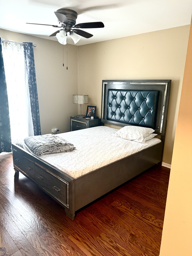 1 CHAUCER Lane #B, Streamwood, IL 60107