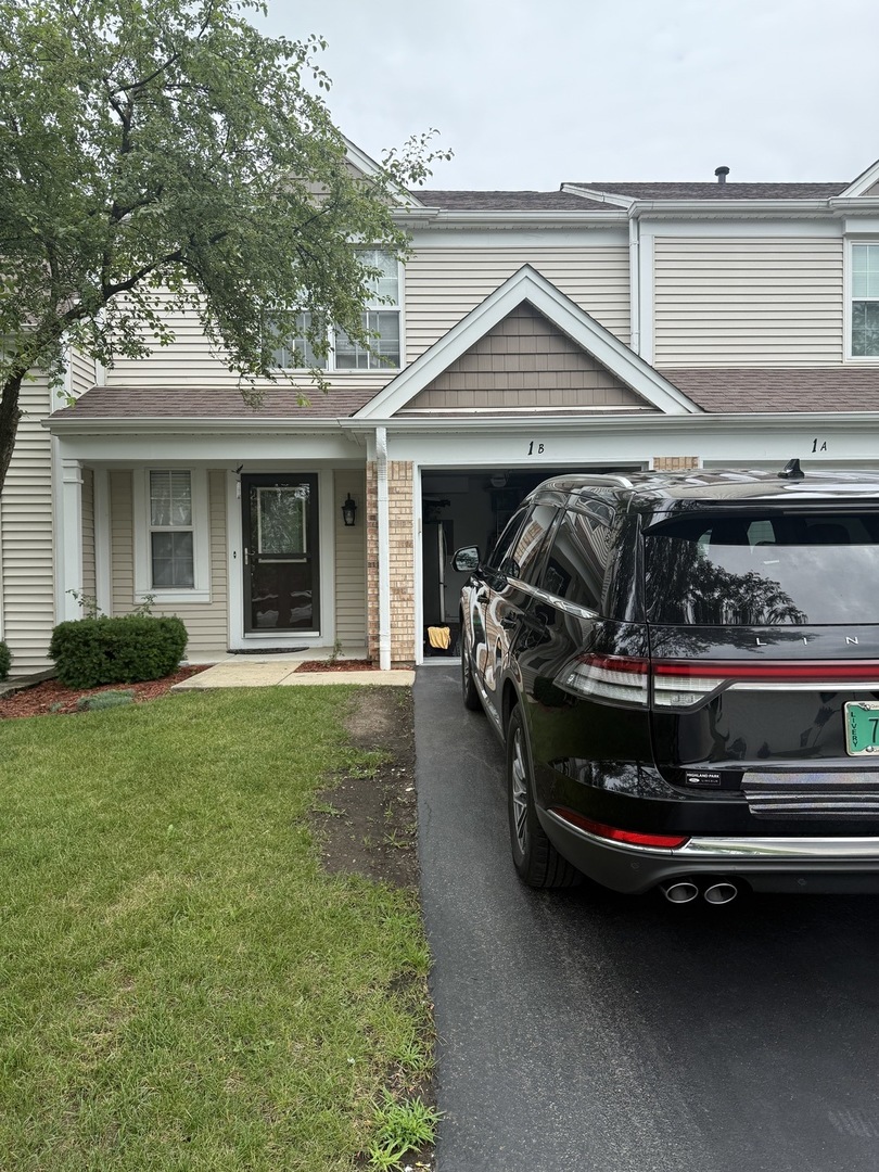 1 CHAUCER Lane #B, Streamwood, IL 60107