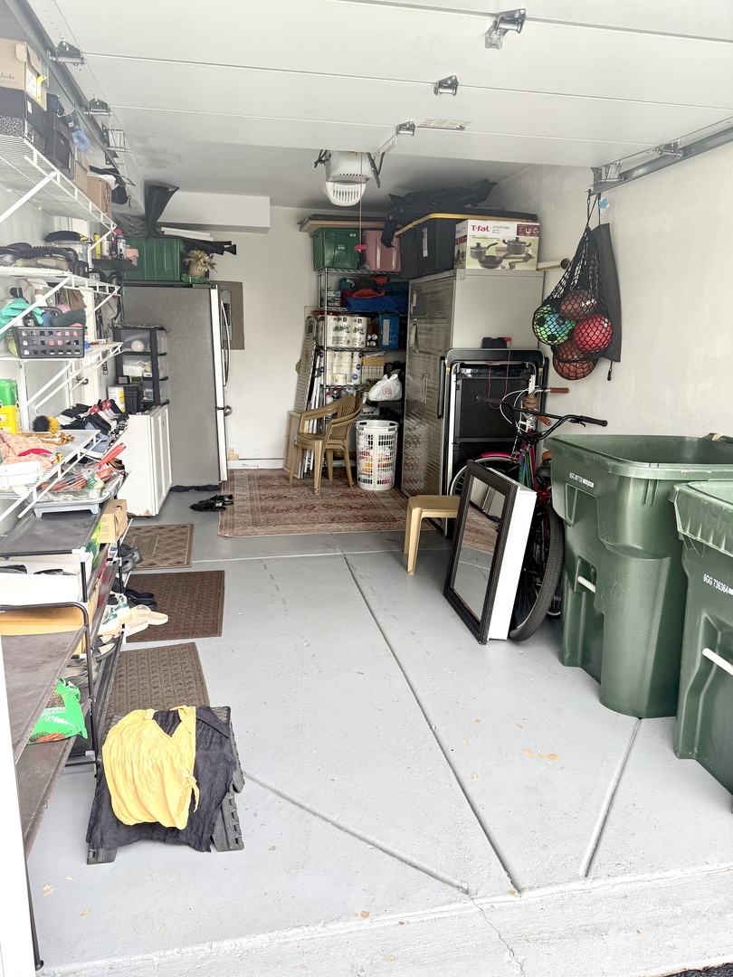 1 CHAUCER Lane #B, Streamwood, IL 60107