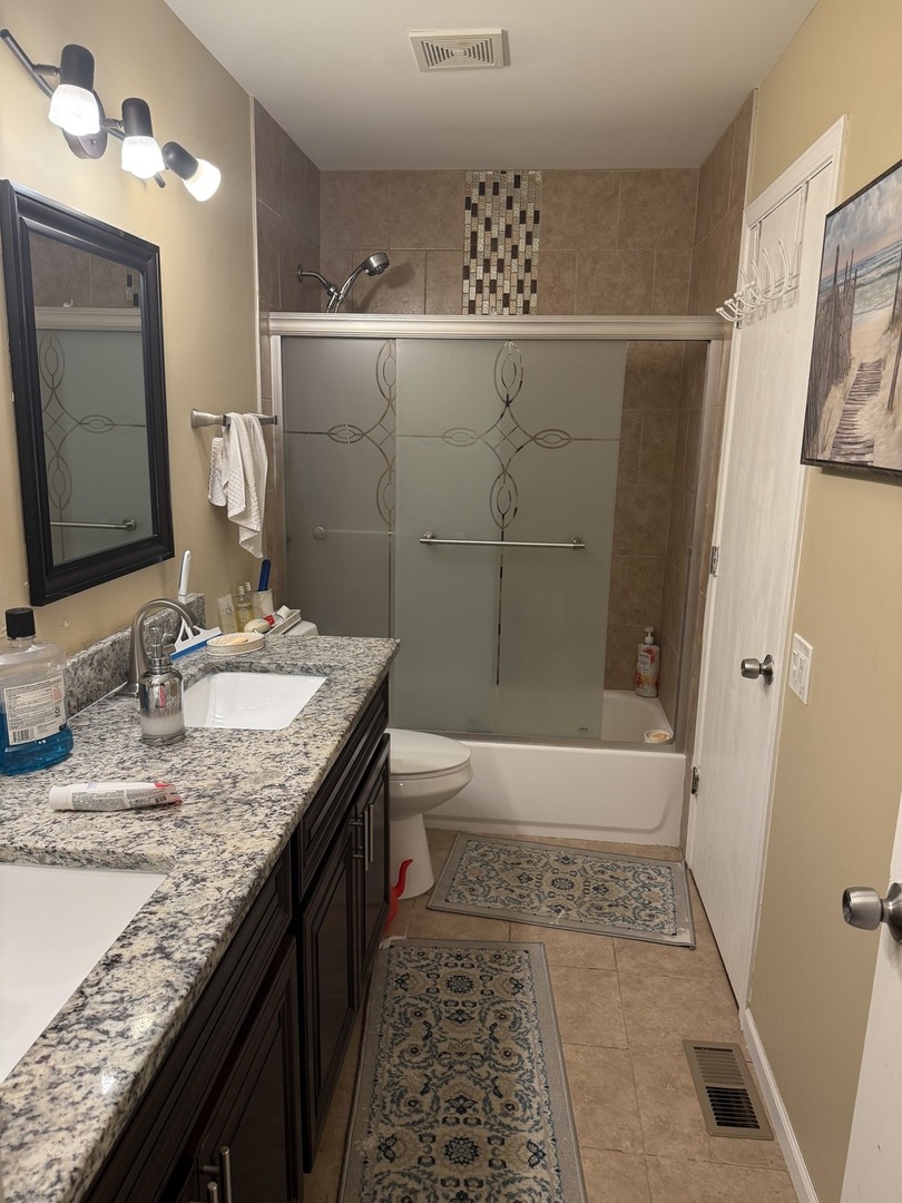 1 CHAUCER Lane #B, Streamwood, IL 60107