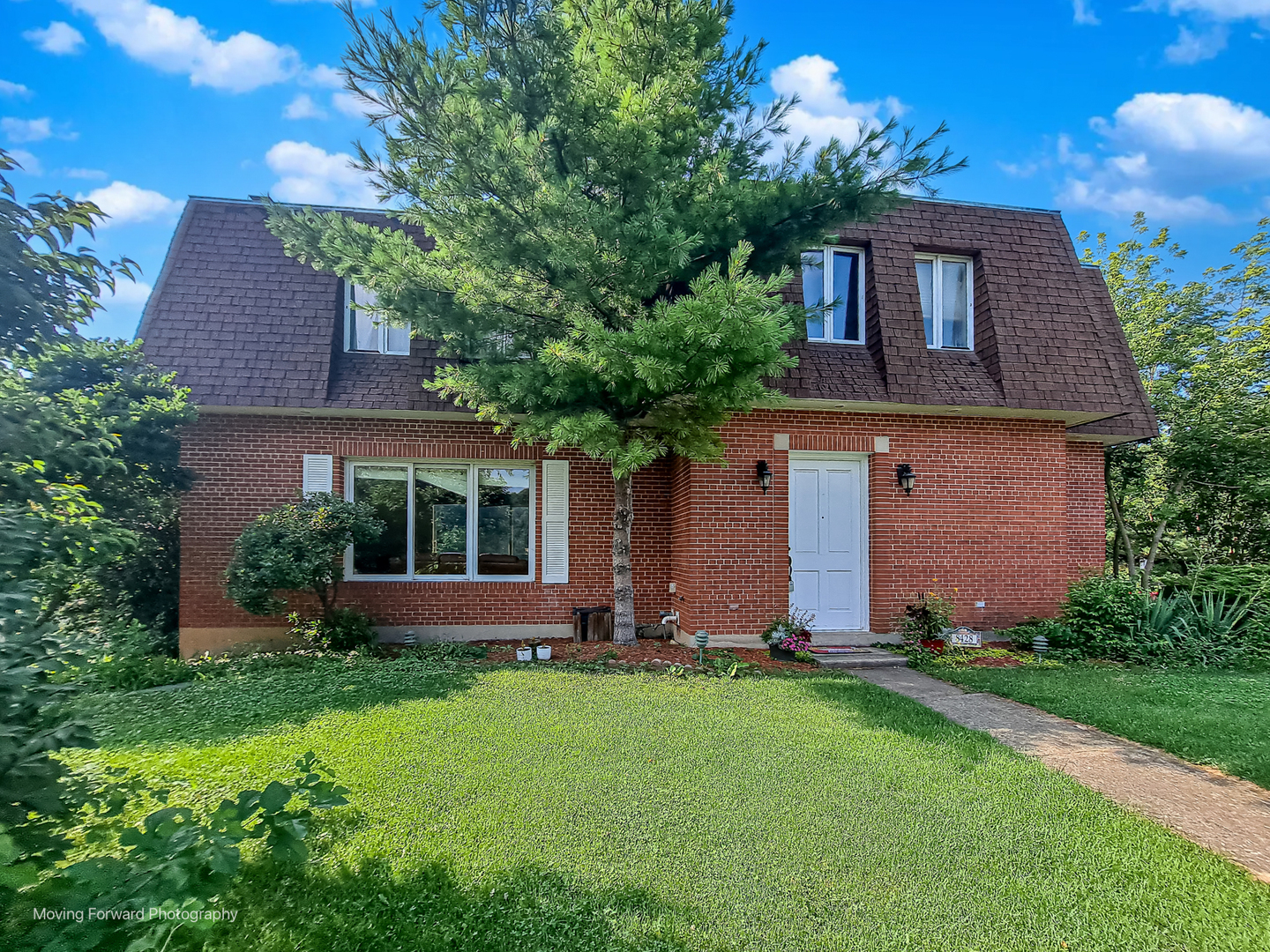 8428 Creekside Lane, Darien, IL 60561