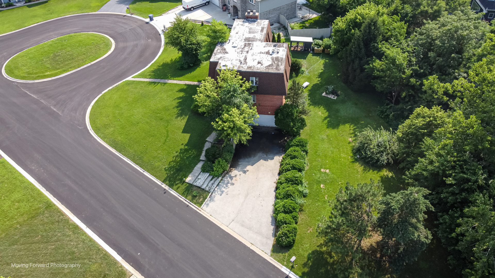 8428 Creekside Lane, Darien, IL 60561