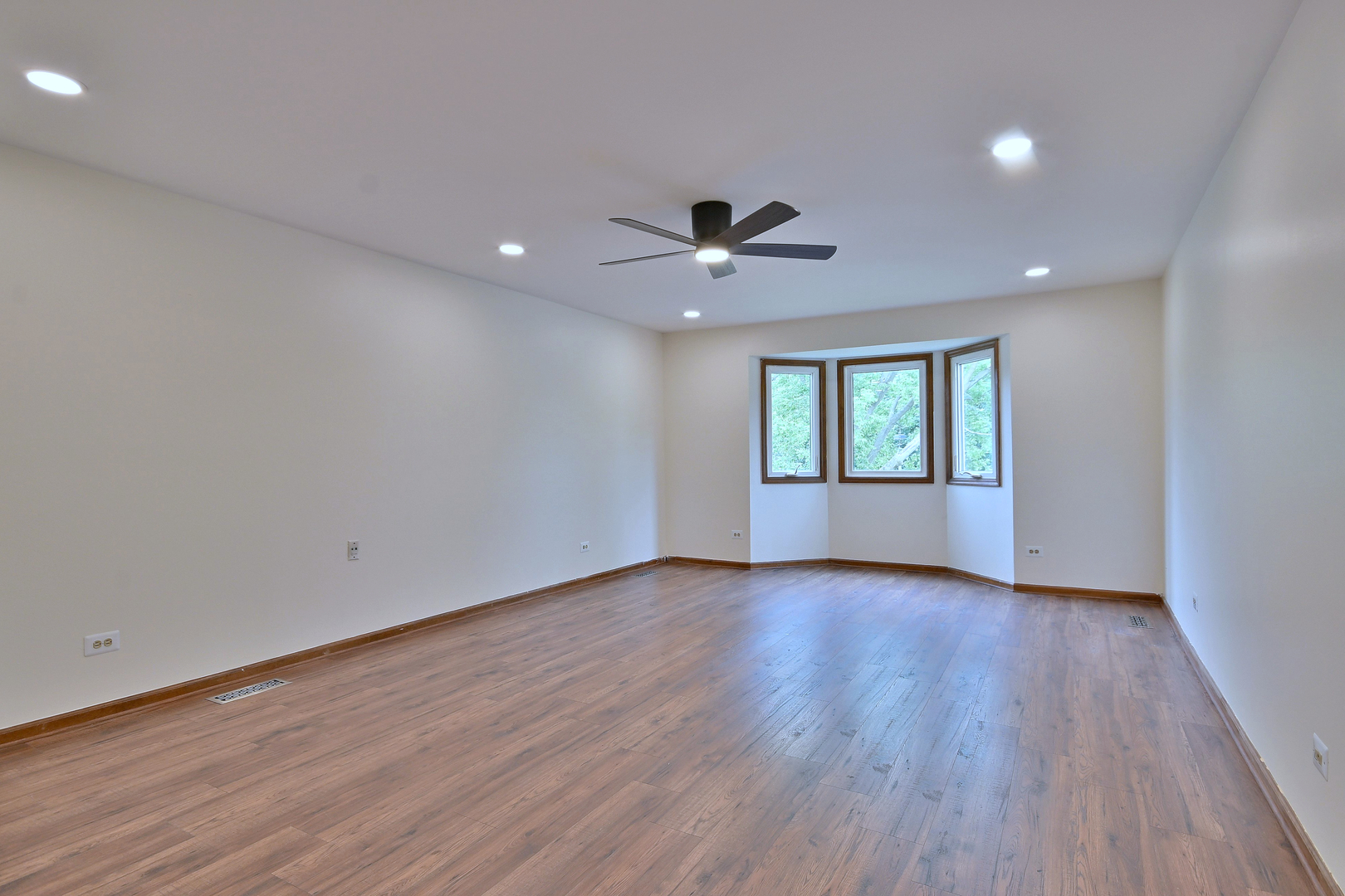 1036 Boulevard View Avenue, Gurnee, IL 60031
