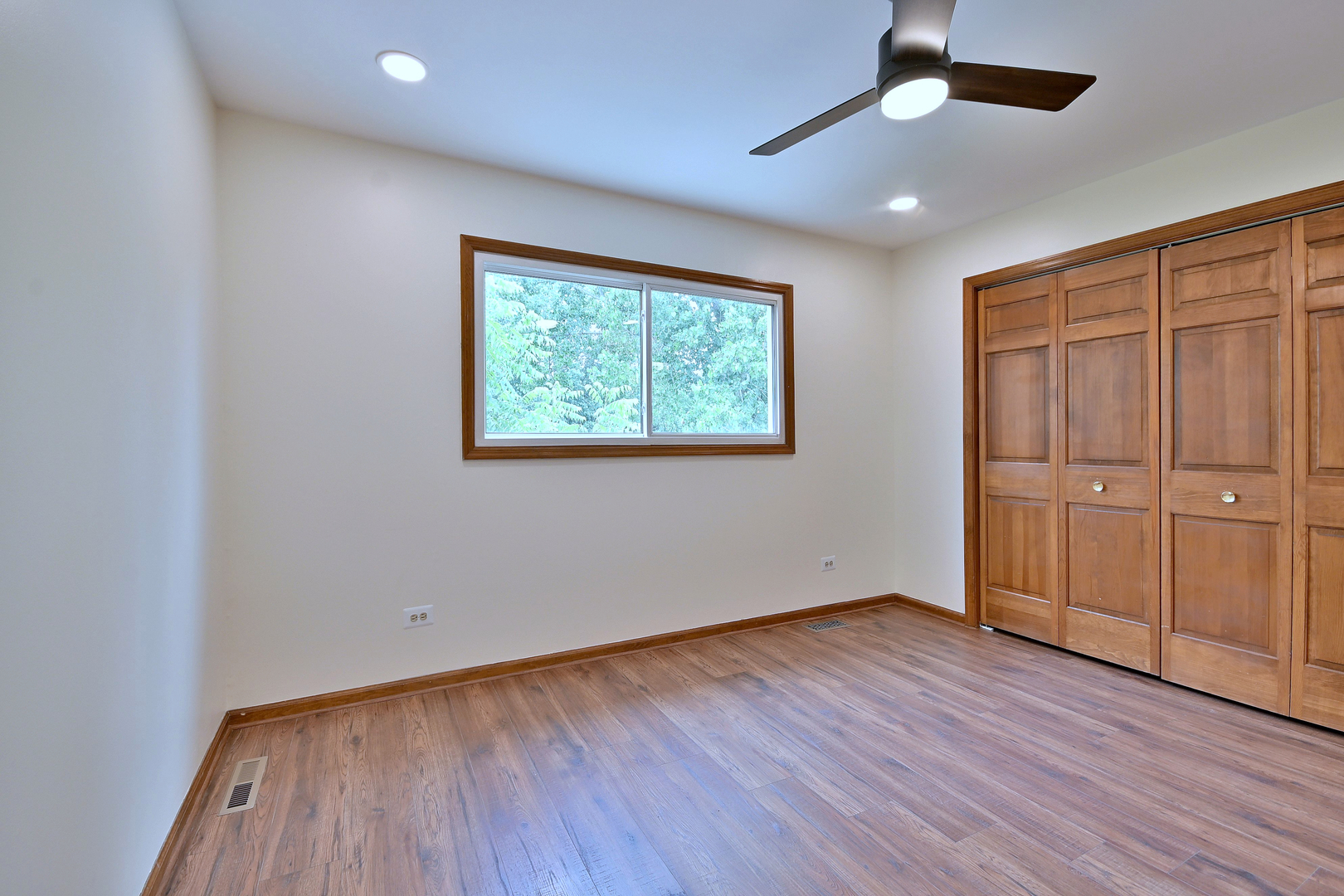 1036 Boulevard View Avenue, Gurnee, IL 60031