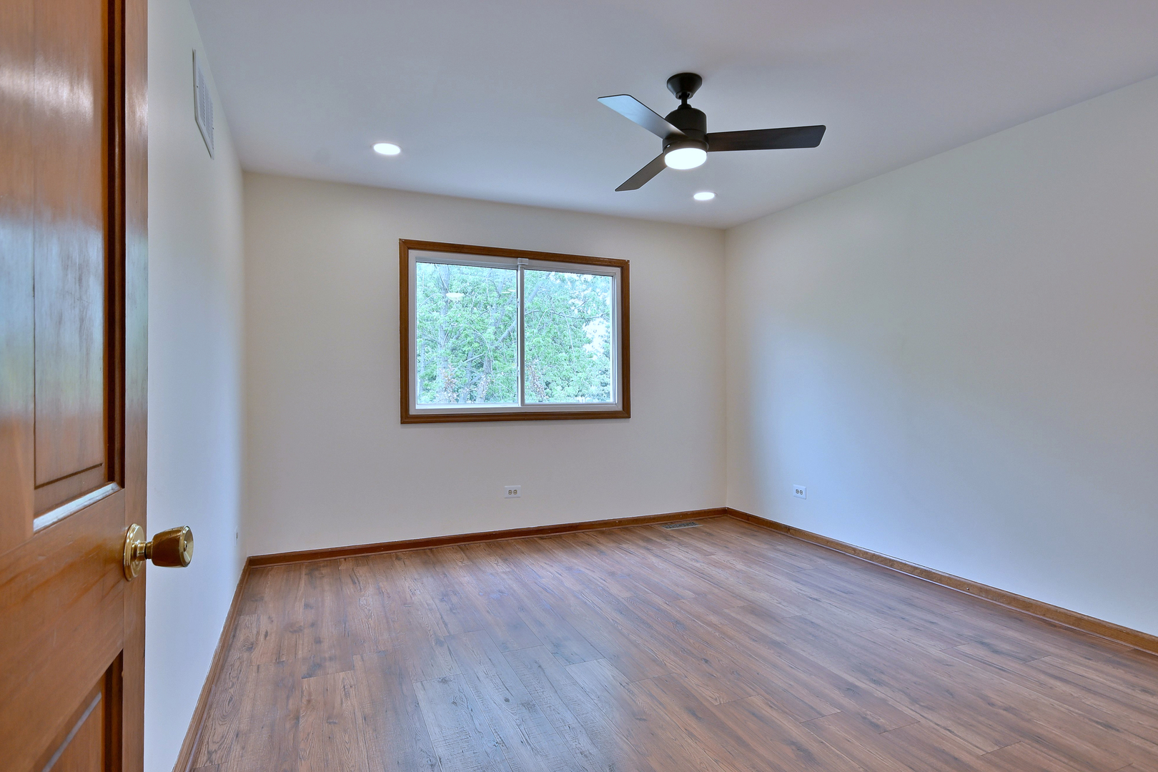 1036 Boulevard View Avenue, Gurnee, IL 60031
