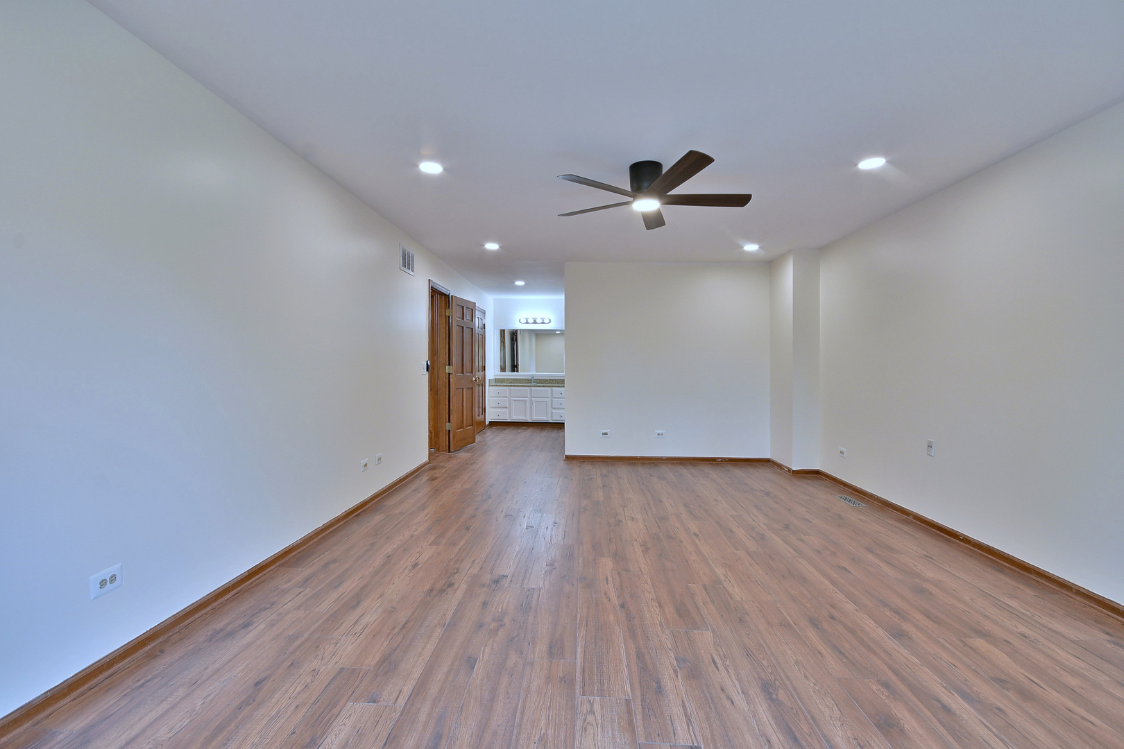 1036 Boulevard View Avenue, Gurnee, IL 60031