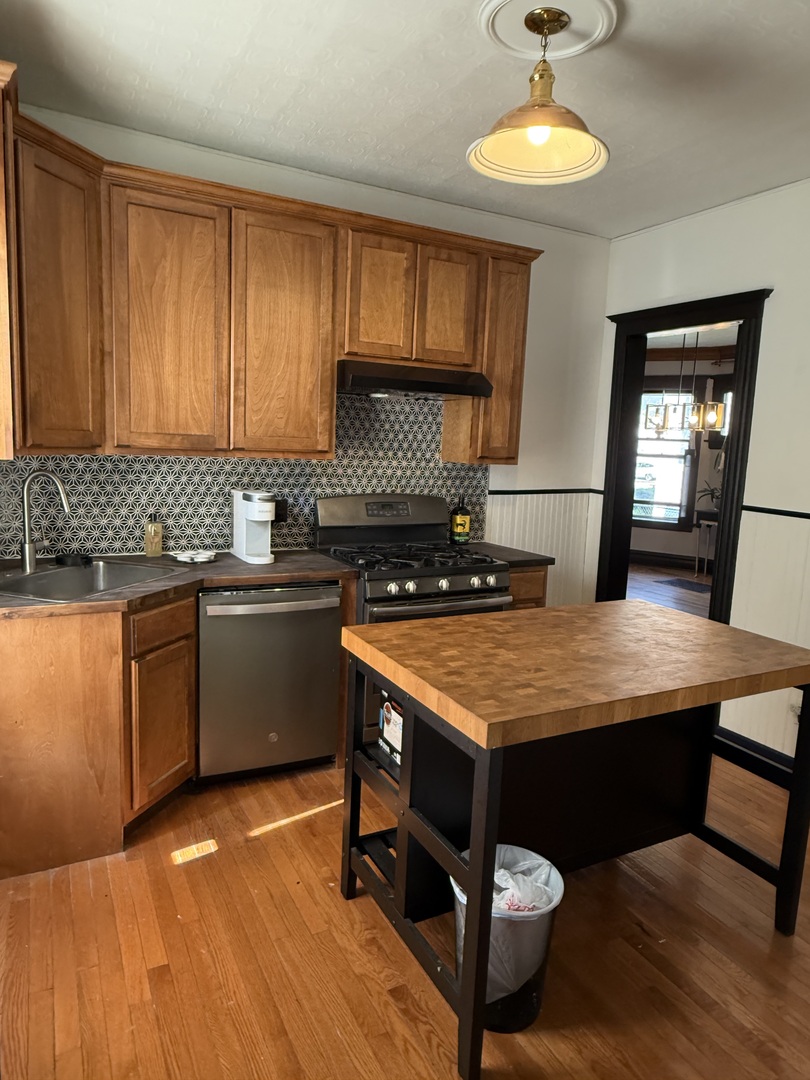 3751 W 63rd Place, Chicago, IL 60629