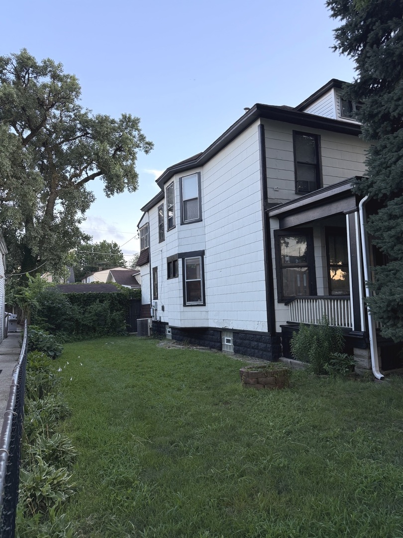 3751 W 63rd Place, Chicago, IL 60629
