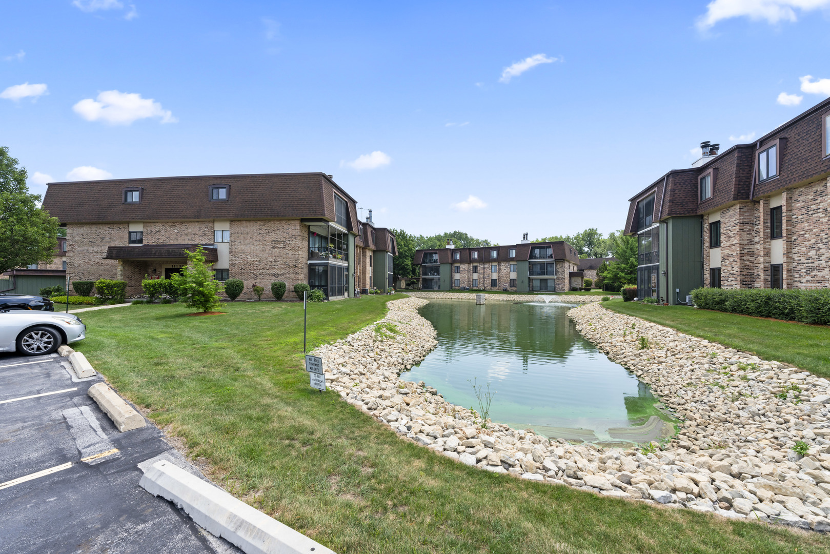 11138 Center Road #D22, Palos Hills, IL 60465
