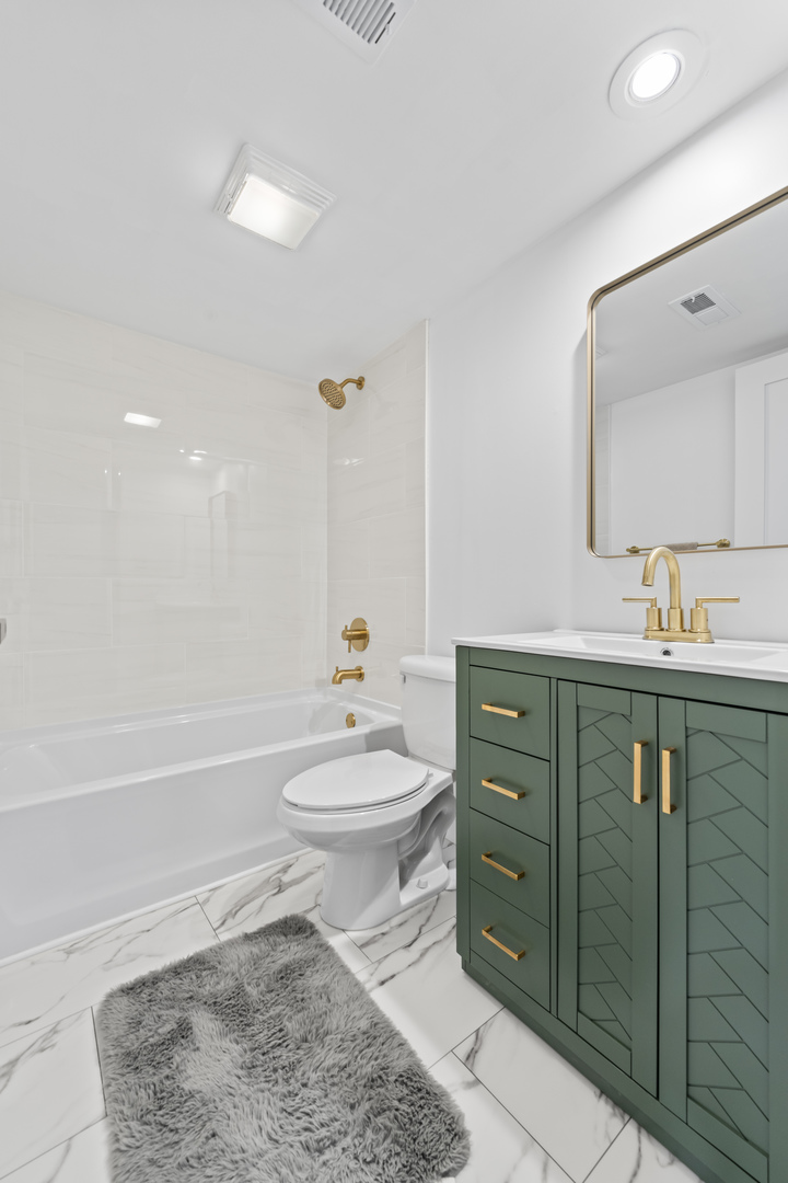 11138 Center Road #D22, Palos Hills, IL 60465