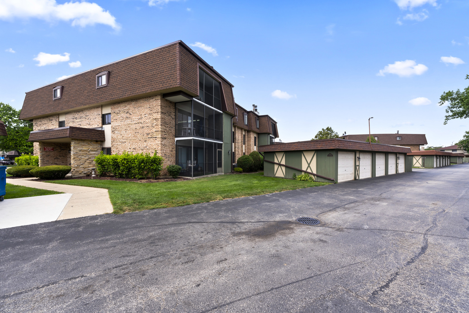 11138 Center Road #D22, Palos Hills, IL 60465