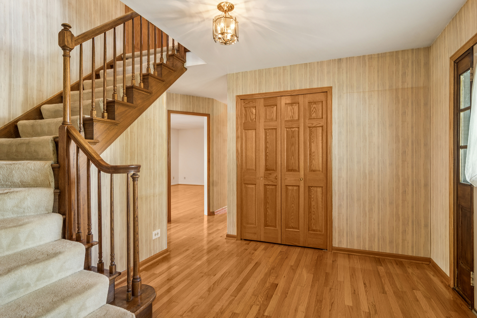 621 E Cunningham Drive, Palatine, IL 60074
