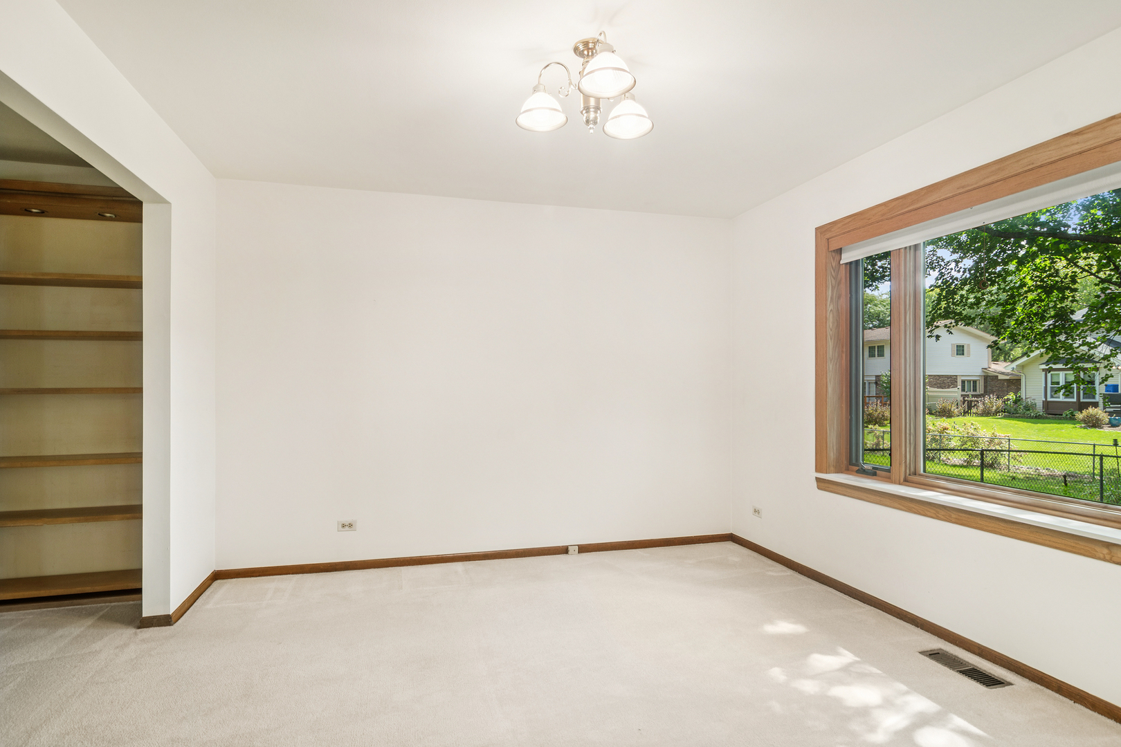 621 E Cunningham Drive, Palatine, IL 60074