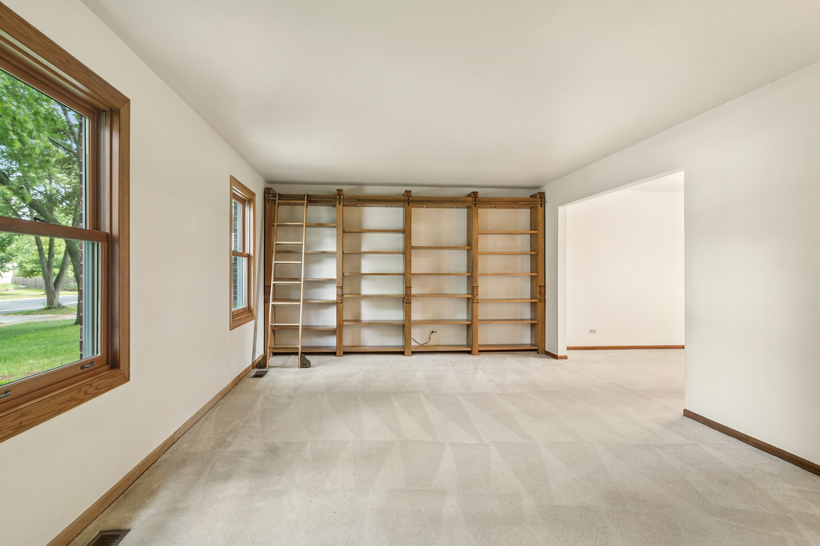 621 E Cunningham Drive, Palatine, IL 60074