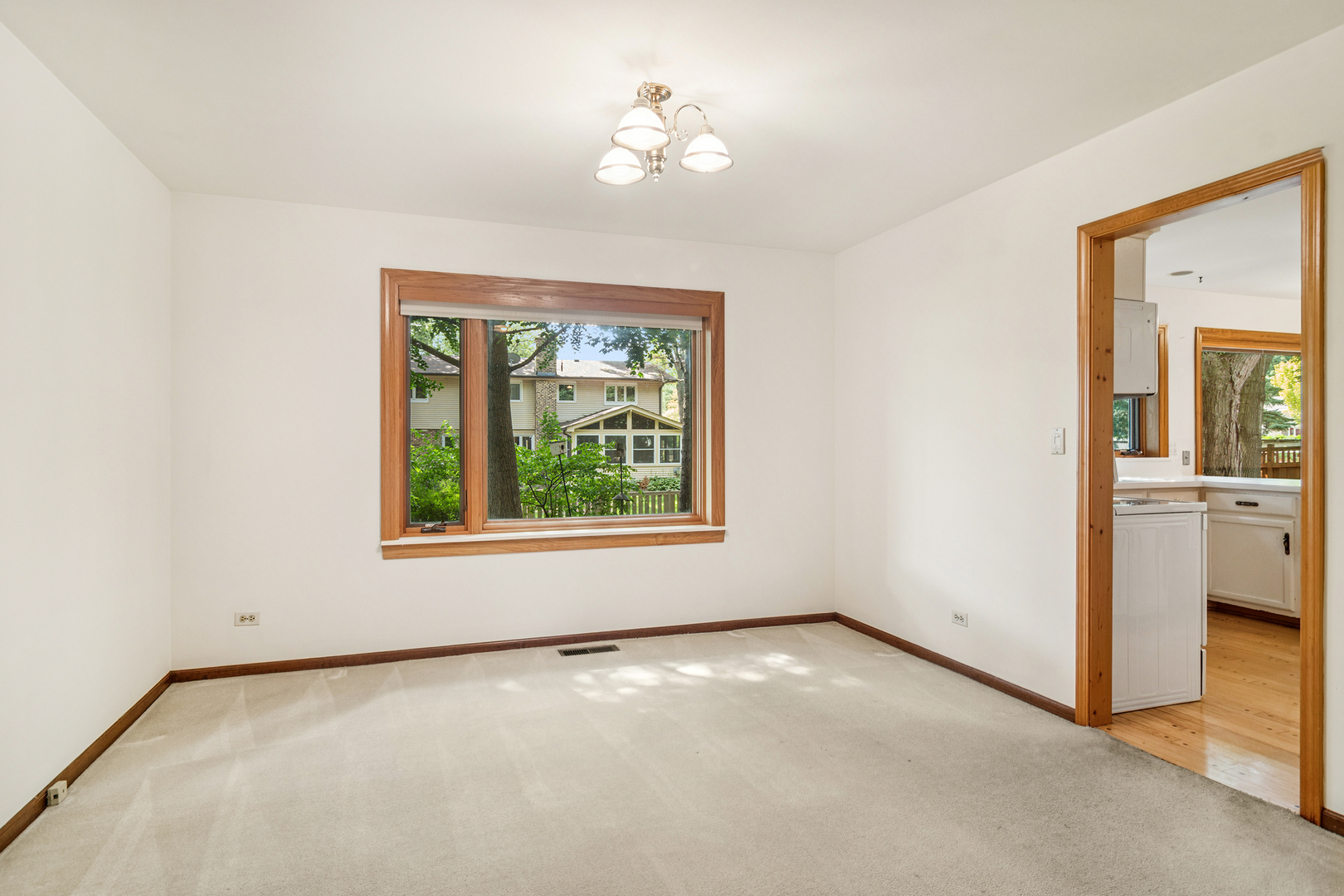 621 E Cunningham Drive, Palatine, IL 60074