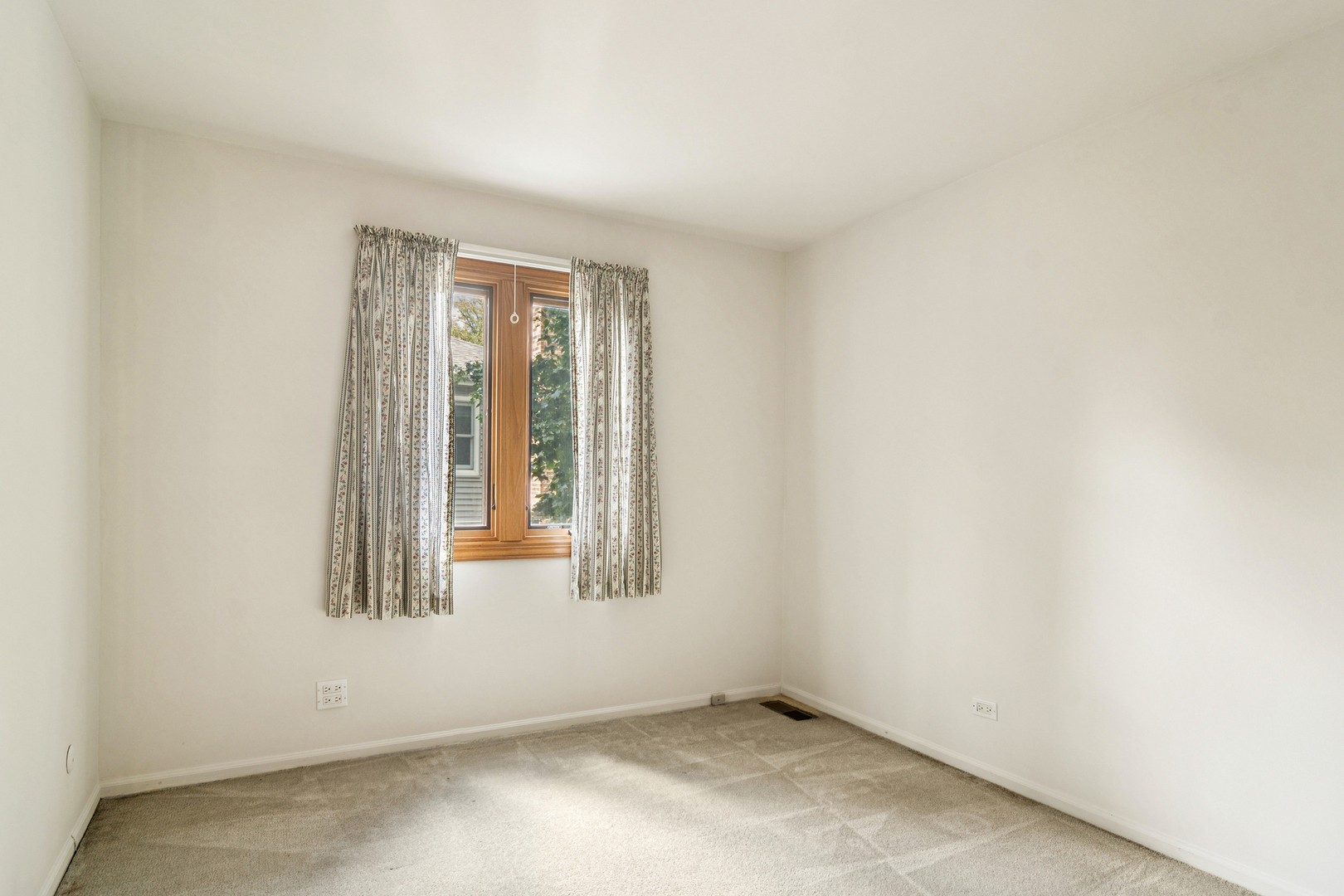 621 E Cunningham Drive, Palatine, IL 60074