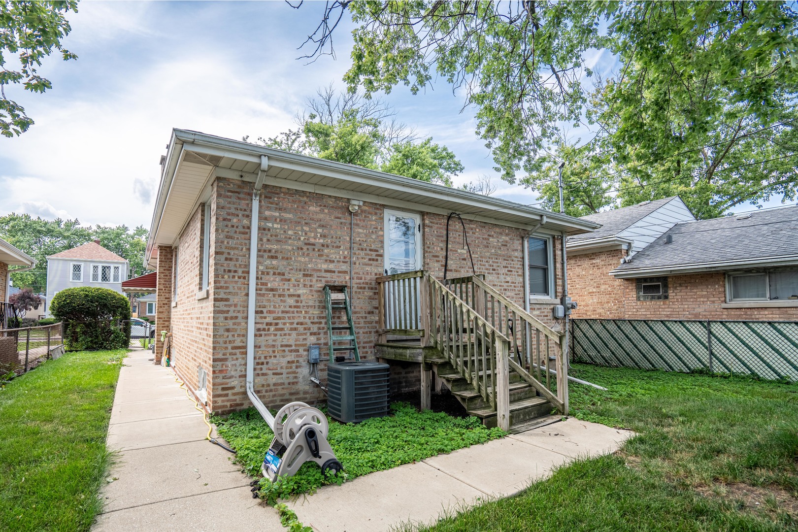 2843 Hawthorne Street, Franklin Park, IL 60131