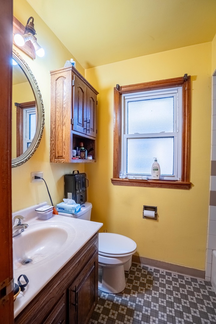 2843 Hawthorne Street, Franklin Park, IL 60131