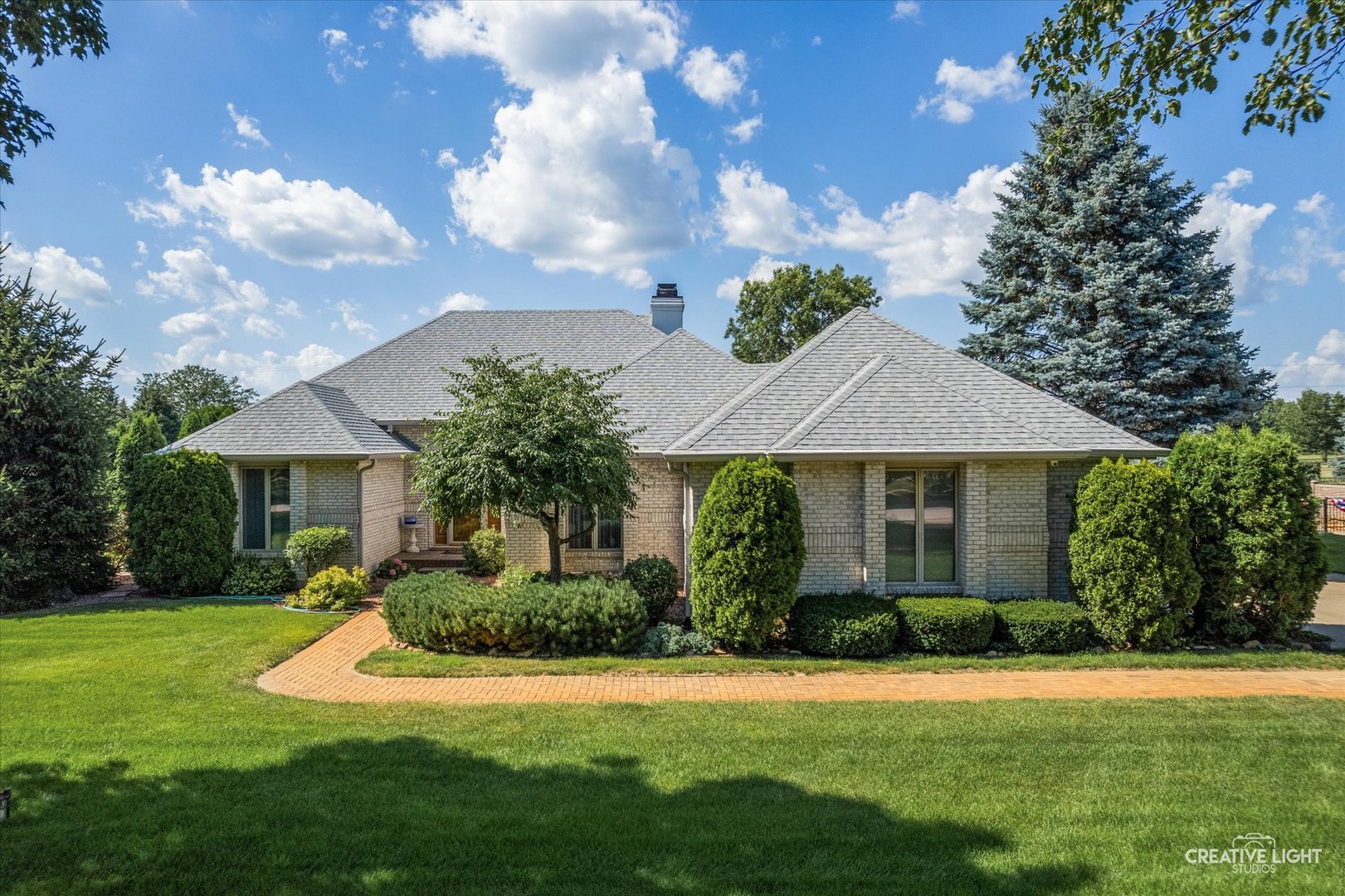 63 N Royal Oaks Drive, Bristol, IL 60512