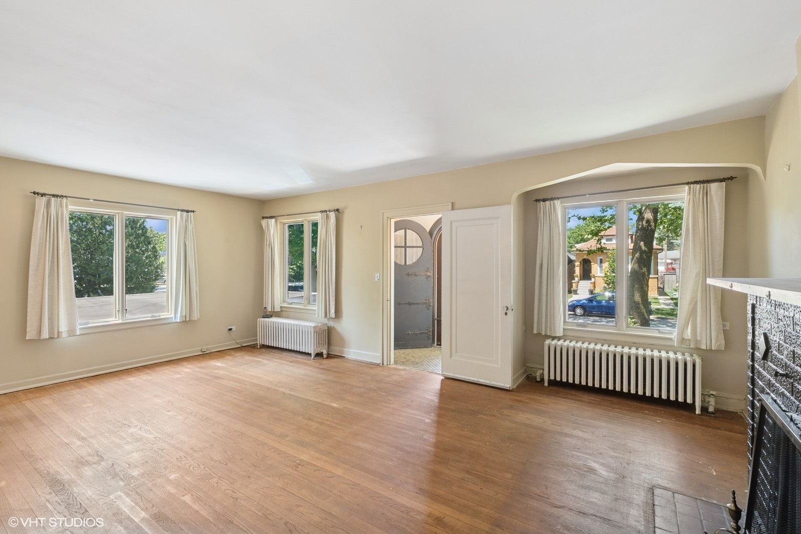 6417 N Oxford Avenue, Chicago, IL 60631
