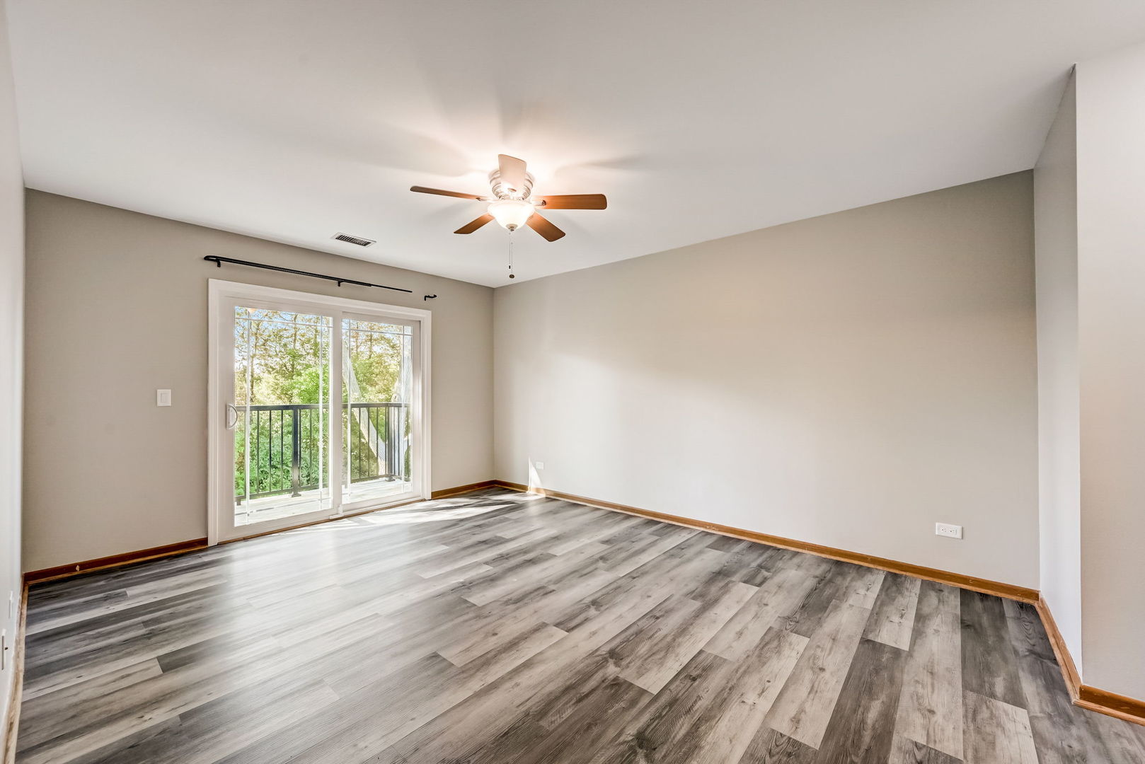 50 Terry Drive #D, Roselle, IL 60172