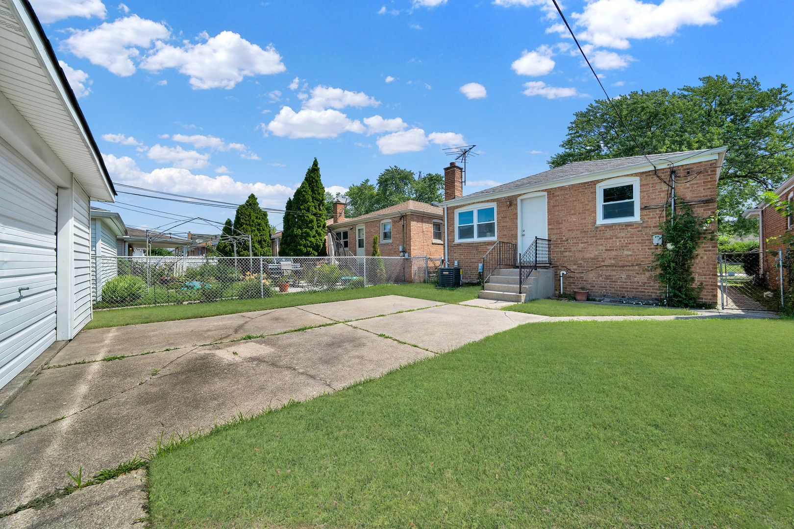 7654 Lavergne Avenue, Burbank, IL 60459