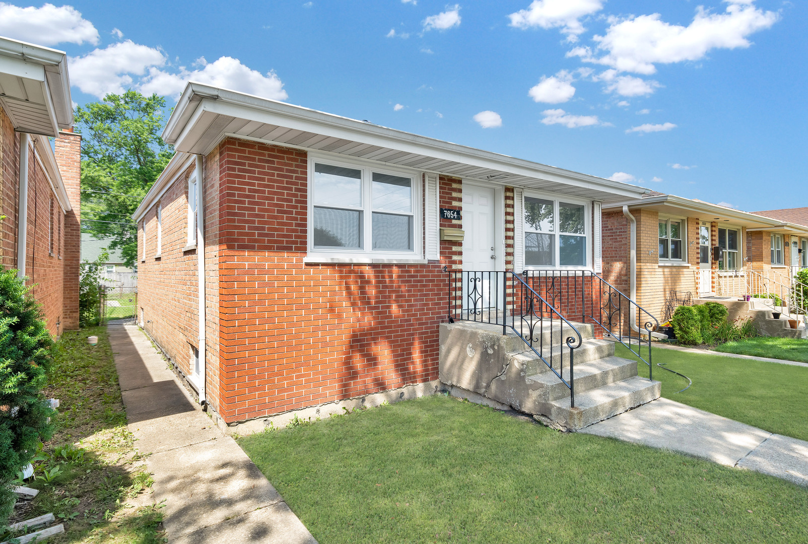 7654 Lavergne Avenue, Burbank, IL 60459