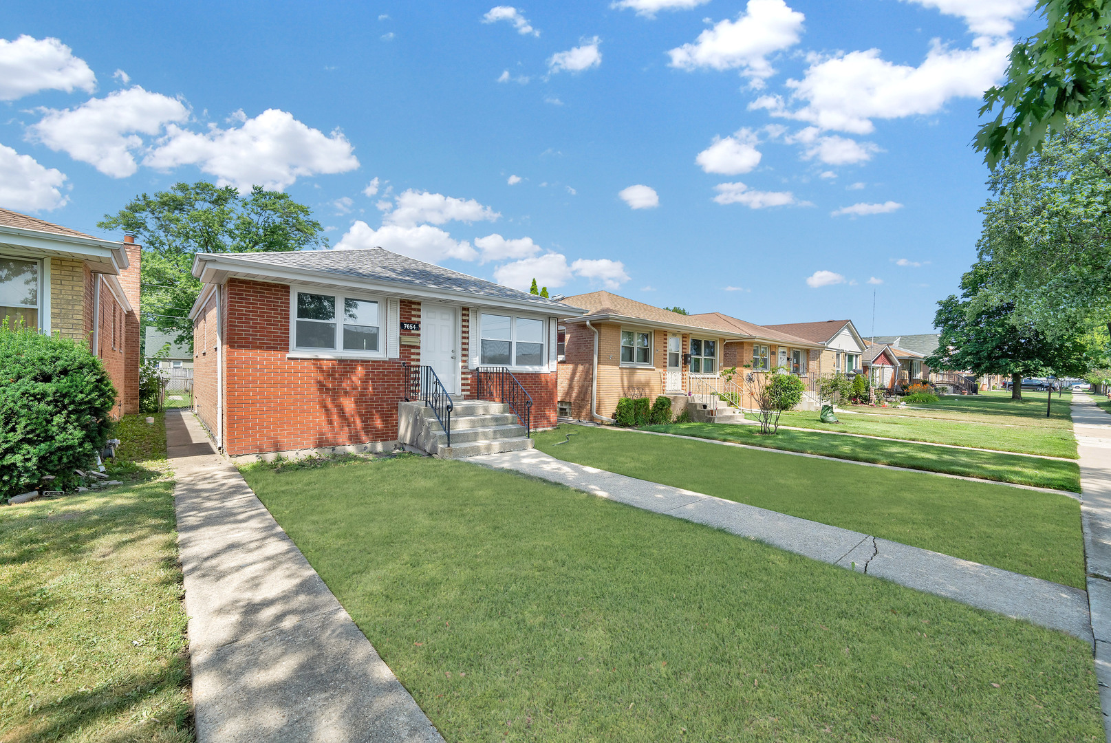 7654 Lavergne Avenue, Burbank, IL 60459