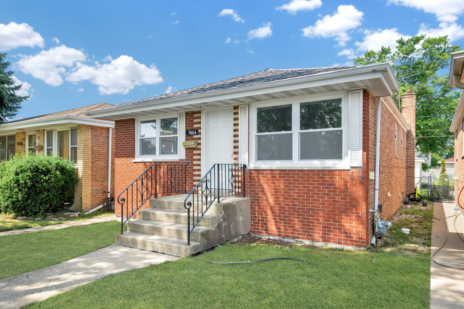 7654 Lavergne Avenue, Burbank, IL 60459