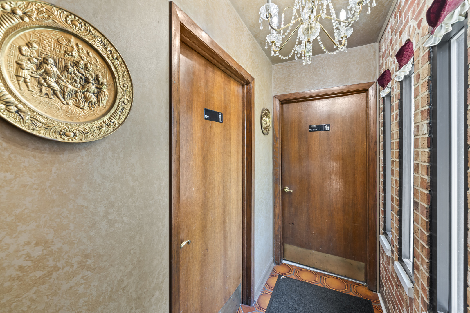 10140 S Roberts Road, Palos Hills, IL 60465