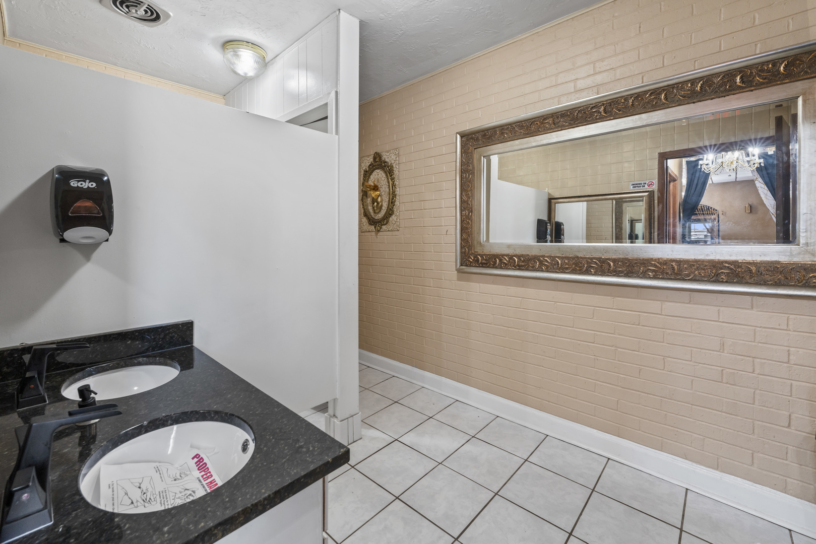 10140 S Roberts Road, Palos Hills, IL 60465