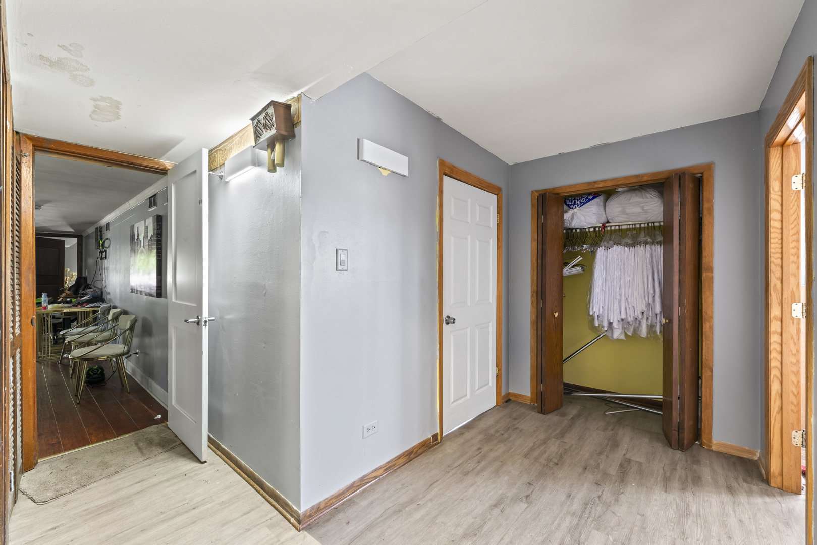 10140 S Roberts Road, Palos Hills, IL 60465