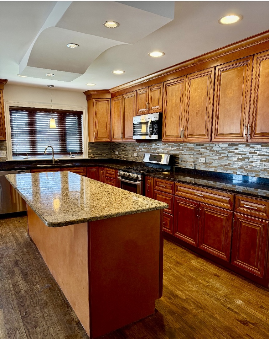 5727 S Meade Avenue, Chicago, IL 60638