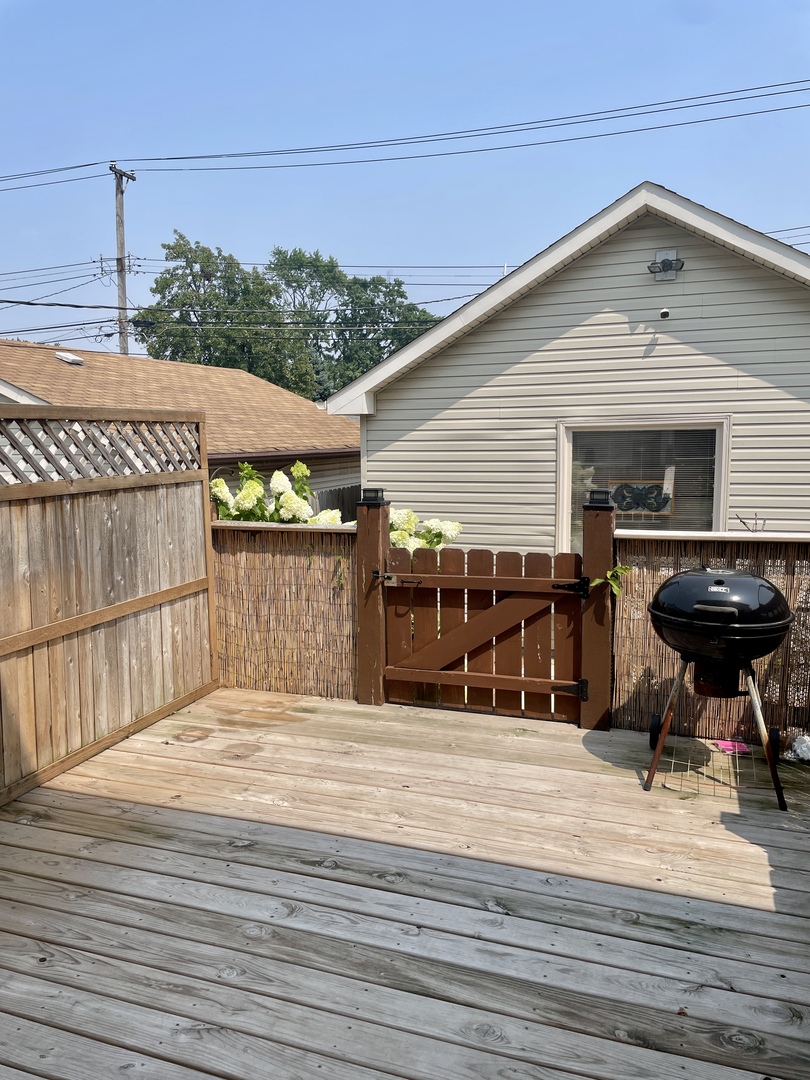 5727 S Meade Avenue, Chicago, IL 60638