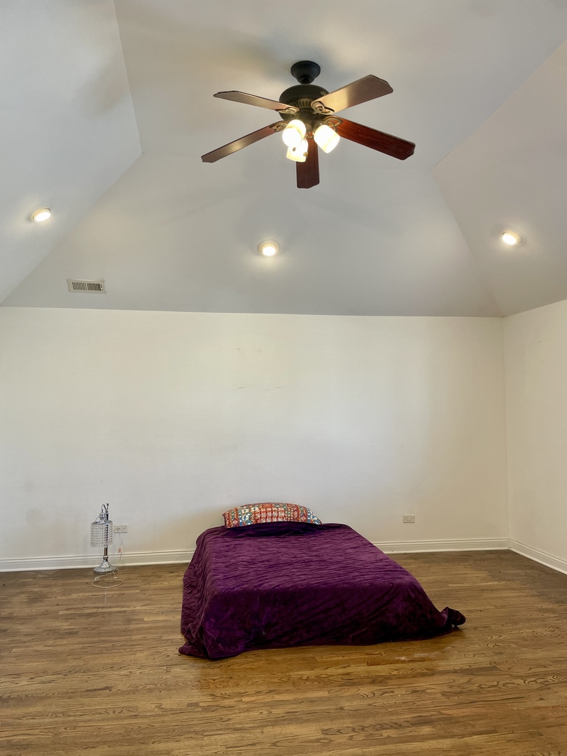 5727 S Meade Avenue, Chicago, IL 60638