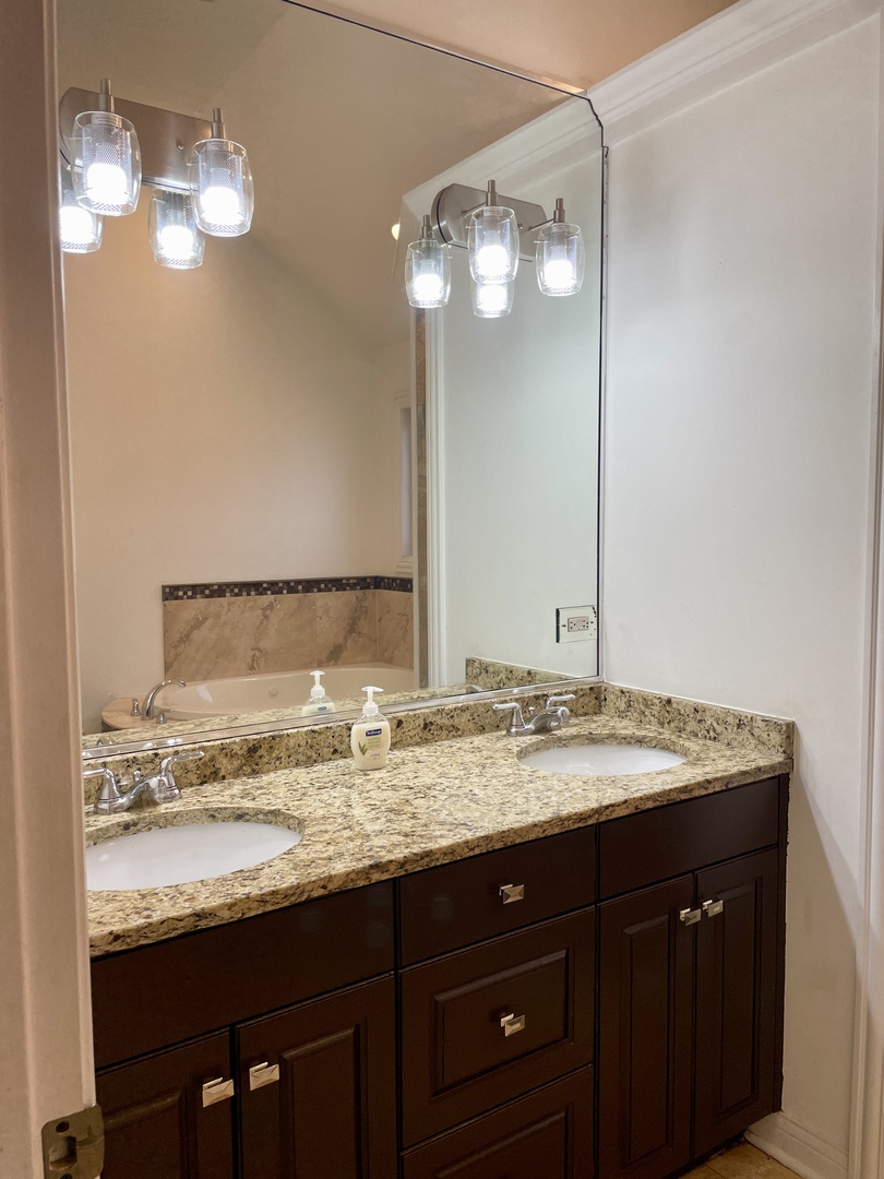 5727 S Meade Avenue, Chicago, IL 60638